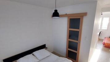 1 bedroom, travel crib, free WiFi, wheelchair access