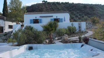 Bain à remous extérieur