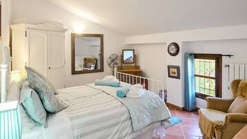 4 habitaciones, tabla de planchar con plancha, wifi y ropa de cama