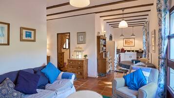 TV, fireplace, DVD player, stereo