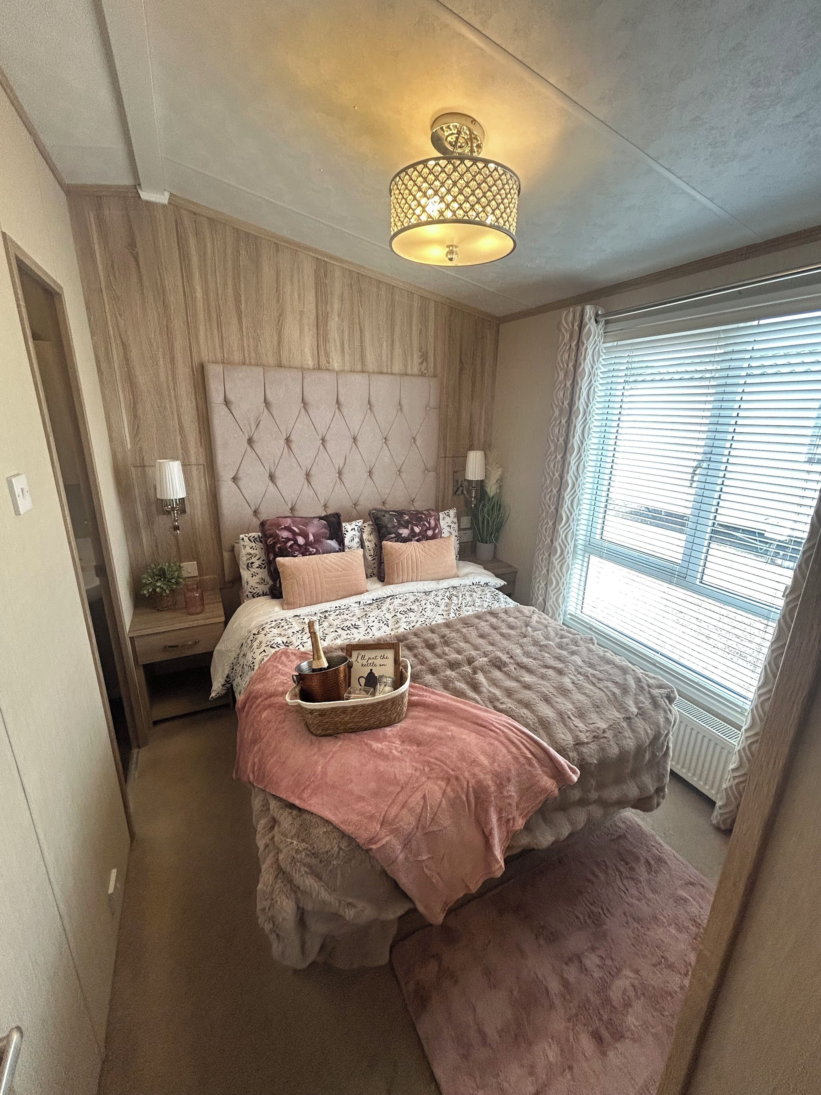 3 bedrooms, iron/ironing board, internet, bed sheets