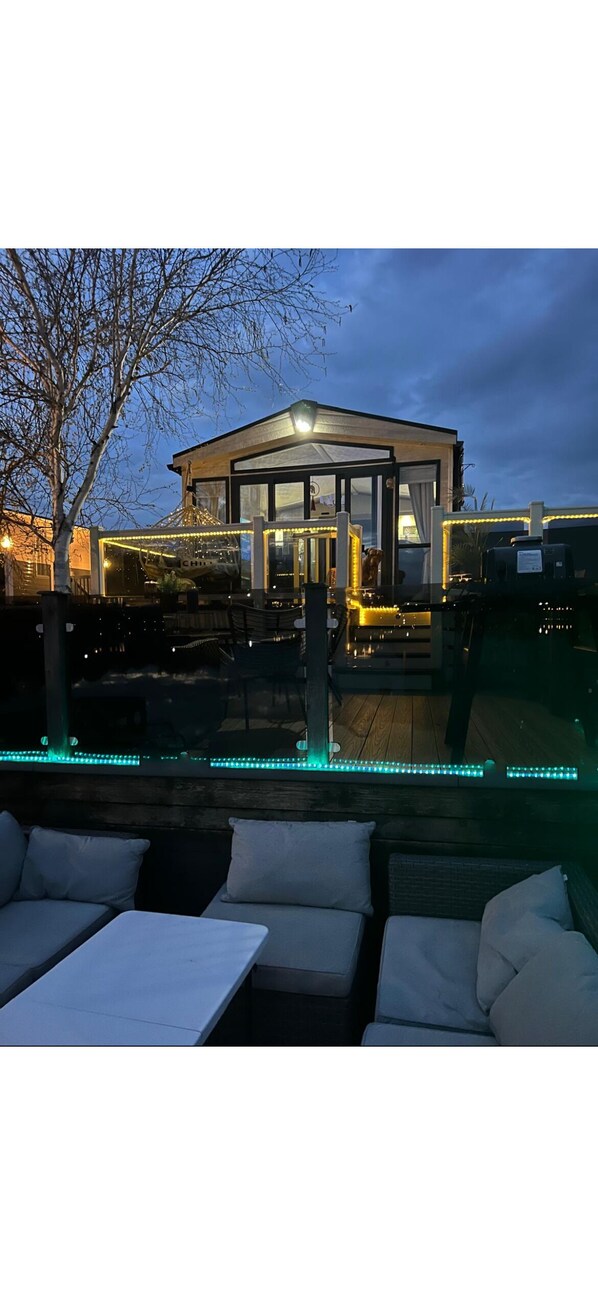 المنطقة المحيطة بالمنشأة