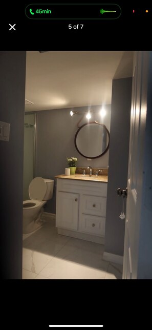 تجهيزات دش، مجففات شعر، صابون، ورق حمّام