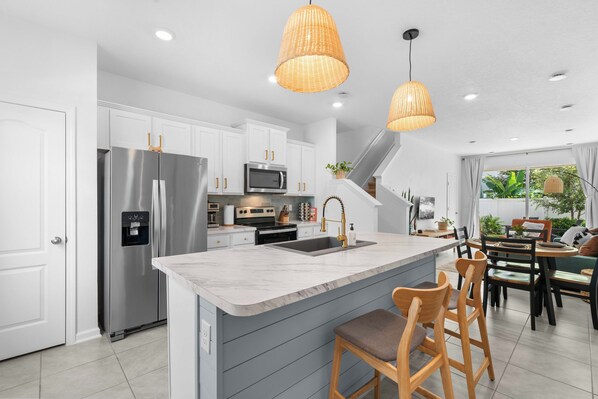 Fridge, microwave, oven, stovetop - Boho Townhome in Alderman Park (Jacksonville)