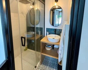 Shower, hair dryer - Renovated house with sea view (Sarzeau)