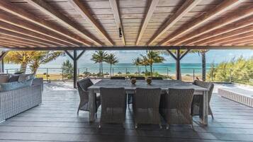 تناول الطعام بالخارج