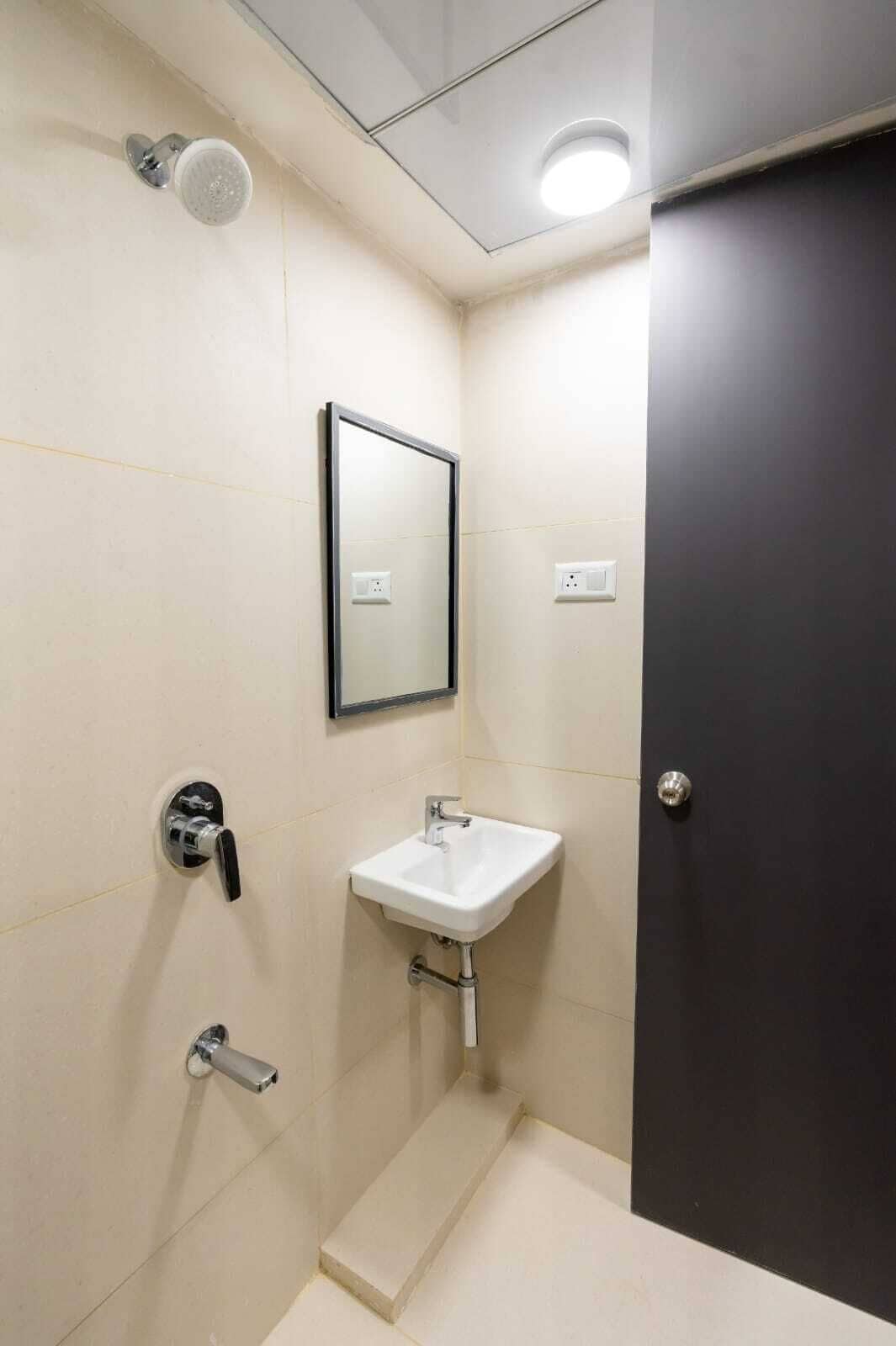 淋浴设施、毛巾、卫生纸