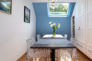 Dining - Guest Room “A L’abri - An Douar La Terre” with Shared Terrace, Garden, and Wi-Fi (Saint-Nolff)