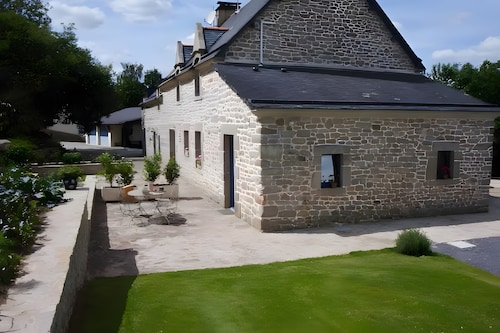 Guest Room “A L’abri - An Douar La Terre” with Shared Terrace, Garden, and Wi-Fi