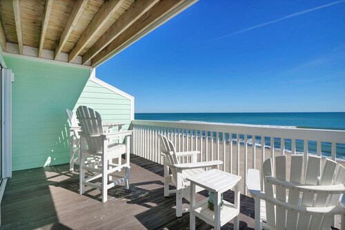 Oceanfront End-Unit Condo in Kure Beach w/ Dual Decks & Resort Pools