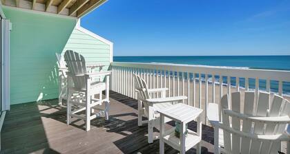Oceanfront End-Unit Condo in Kure Beach w/ Dual Decks & Resort Pools