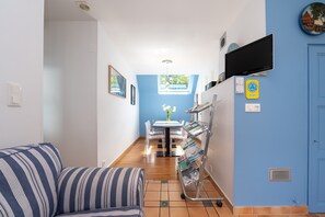 Interior - Guest Room “A L’abri - Ar Mor” with Shared Terrace, Garden and Wi-Fi (Saint-Nolff)