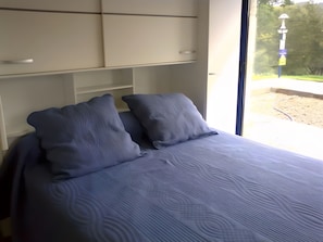 1 室のベッドルーム、WiFi、ベッドシーツ