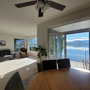 Interior - Charming 2-bedroom lakeside home in Osoyoos, close to all amenities. (Osoyoos)