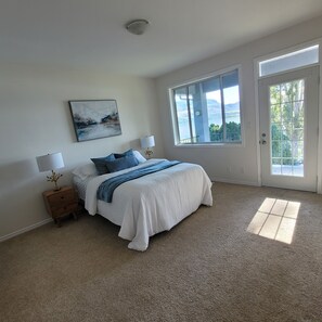 2 bedrooms, WiFi, bed sheets - Charming 2-bedroom lakeside home in Osoyoos, close to all amenities. (Osoyoos)