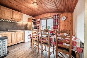 Dining - Apartment 'Appartement 3 Chambres' with Mountain View, Balcony and Wi-Fi (Les Gets)