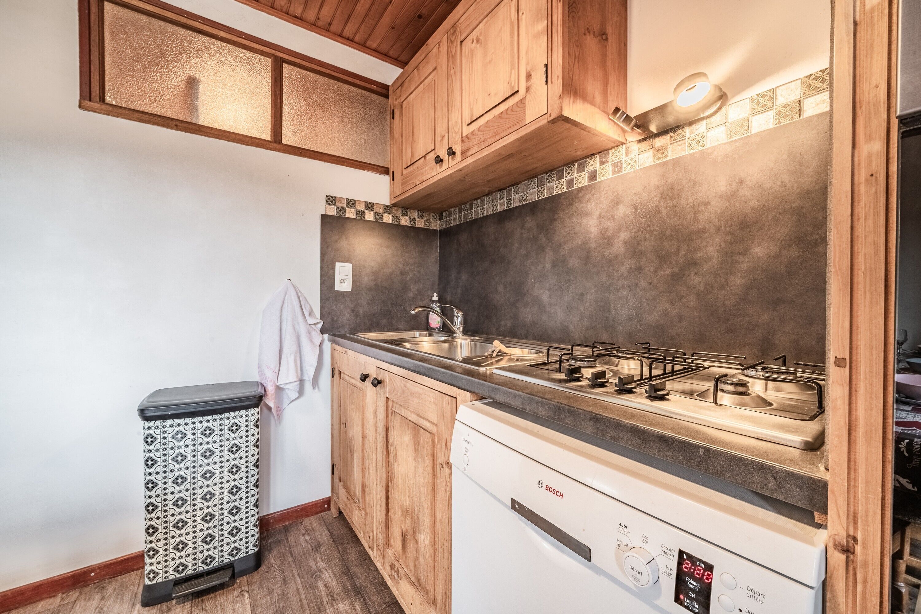 Réfrigérateur, micro-ondes, four, lave-vaisselle