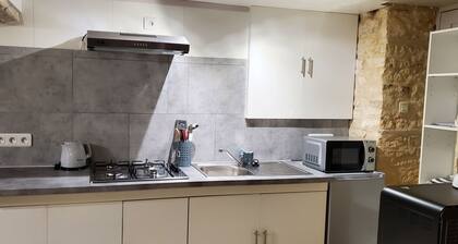 Casa Vacacional 'Gîte Romantique De Type Charentais' con Terraza Compartida, Wi-Fi y Aire Acondicionado