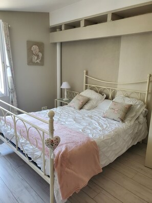 2 bedrooms, WiFi, bed sheets