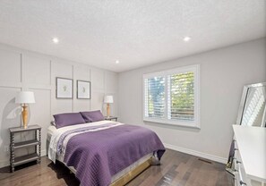 3 slaapkamers, een strijkplank/strijkijzer, gratis wifi, beddengoed