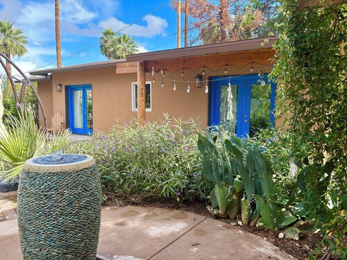 The Little Adobe - Daniel & Clara Boone Historic Bunkhouse in Central Phoenix!