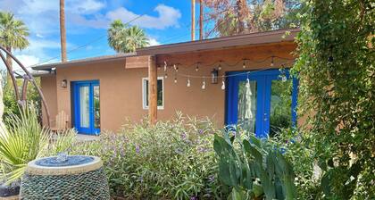 The Little Adobe - Daniel & Clara Boone Historic Bunkhouse in Central Phoenix!