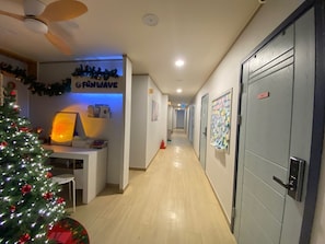 Hallway - Funwave guesthouse in Haeundae (Busan)