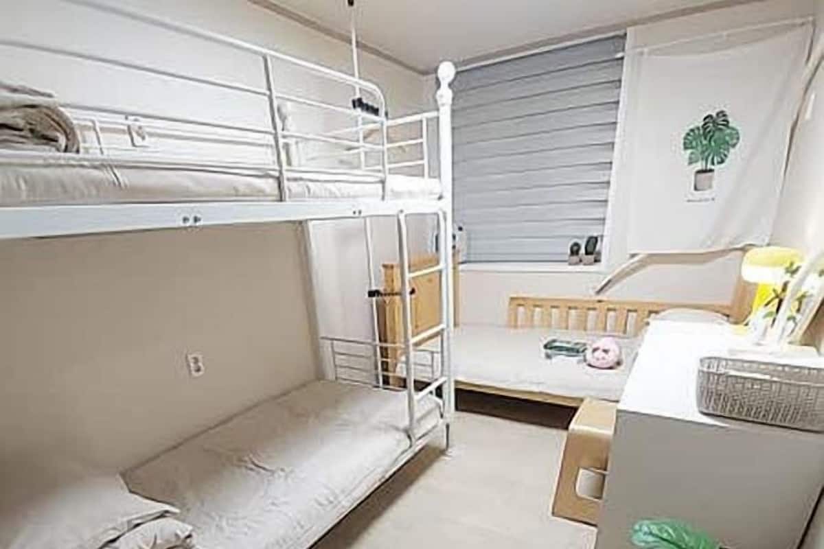 Habitación triple | Tabla de planchar con plancha y wifi gratis