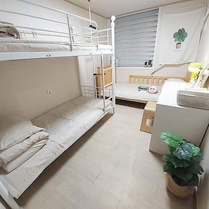 Habitación triple | Tabla de planchar con plancha y wifi gratis