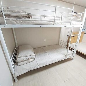 Quarto triplo | Ferros/tábuas de passar roupa, Wi-Fi de cortesia