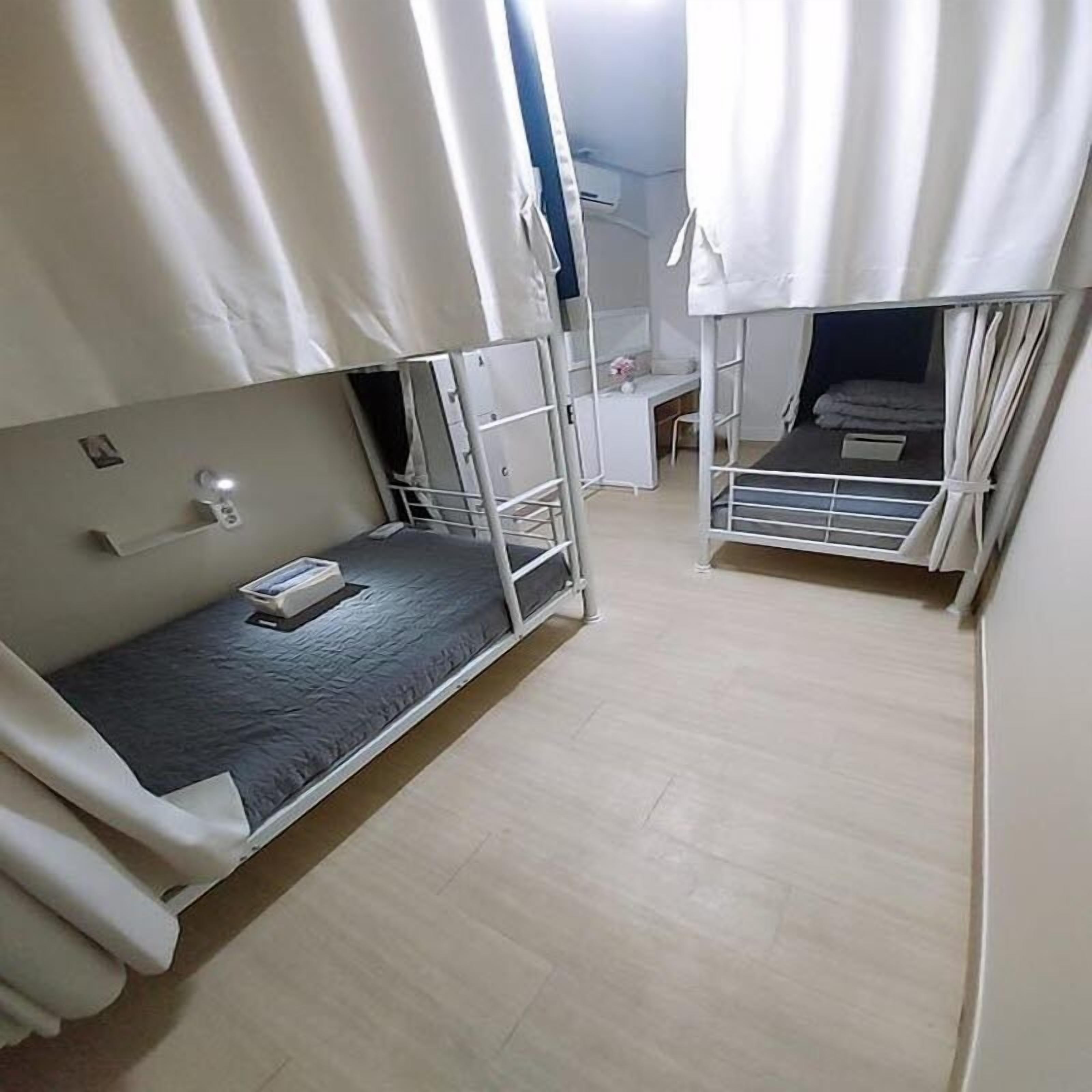 Fælles sovesal - kun kvinder - ikke-ryger | Strygejern/strygebræt, gratis Wi-Fi