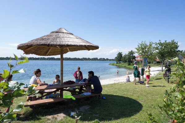 On the beach - Resort Boschmolenplas (Heel)