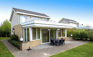 Casa básica, balcón, vista al jardín | Wifi gratis