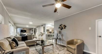 Stylish 4BD Condo Six Flags Grand Prairie GP56A