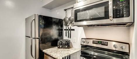 Microwave, oven, dishwasher, coffee/tea maker