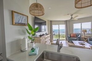 Interior - Top Floor w Amazing Ocean Views!! Resort Style Pool, Beach, Marina, & Cafe! (Tavernier)