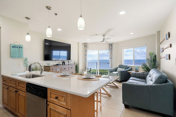 Interior - Top Floor w Amazing Ocean Views!! Resort Style Pool, Beach, Marina, & Cafe! (Tavernier)