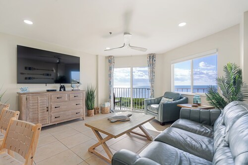 Top Floor w Amazing Ocean Views!! Resort Style Pool, Beach, Marina, & Cafe!