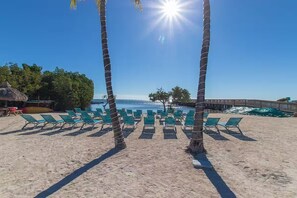 Property grounds - Top Floor w Amazing Ocean Views!! Resort Style Pool, Beach, Marina, & Cafe! (Tavernier)