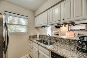 Microwave, oven, dishwasher, coffee/tea maker