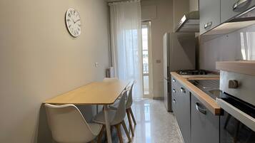 Køleskab, ovn, kogeplade, opvaskemaskine