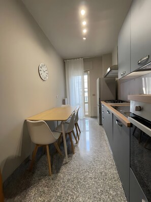 Fridge, oven, stovetop, dishwasher - Apartment Dimora Vibo Centro (Vibo Valentia)