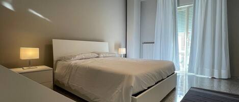 مكواة/لوح كي وواي فاي وملاءات أسرّة