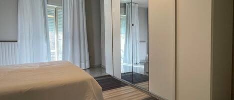 熨斗/熨衫板、Wi-Fi、床單