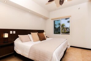 2 bedrooms, iron/ironing board, travel cot, Internet - Ocean Front Suite (El Centenario)