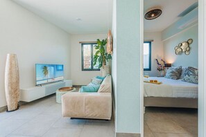 TV - Caribbean Dream Stylish Hideaway with Private Pool (Oranjestad-West)