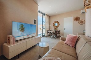 TV - Caribbean Vibe-Private Pool Close to Eagle Beach! (Oranjestad-West)