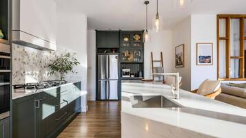 Electric kettle, coffee grinder, cookware/dishes/utensils, dining tables