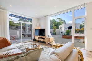 TV - MAGNOLIA - LUXURY ESCAPE (Scamander)