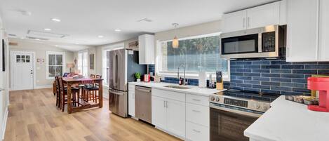 Microones, forn, placa de cuina i rentaplats